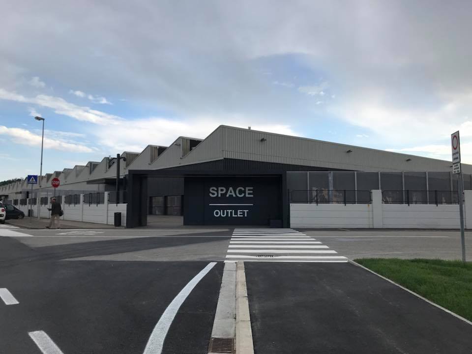 Prada Space Outlet: shuttle service - Tuscany Services